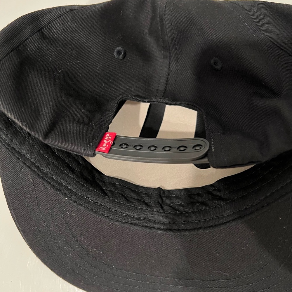 Levi’s SnapBack NWT - Picture 2 of 9